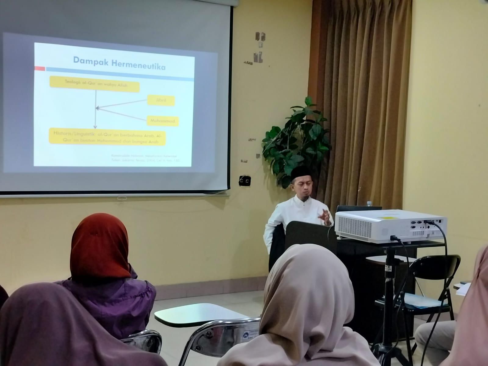 Dr. Nashruddin Syarief: Eksklusivitas Al Qur'an sebagai Wahyu Otentik dari Ilahi